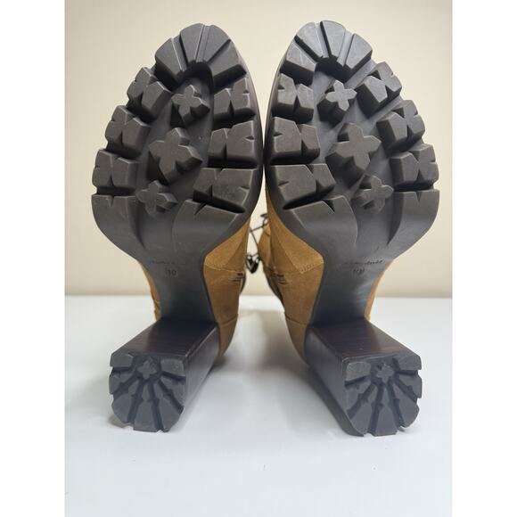 Charles David Gimmick Heeled Combat Boot Womens 10M Wheat Nubuck Leather Zip - Picture 9 of 11